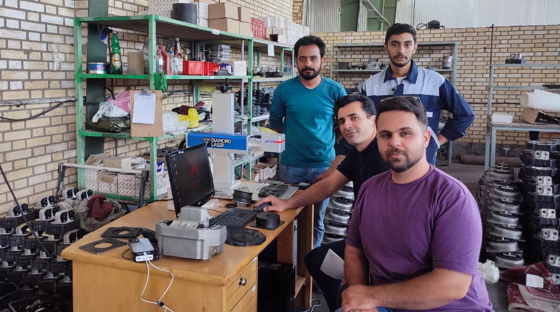مشتری دستگاه فایبر مارکینگ